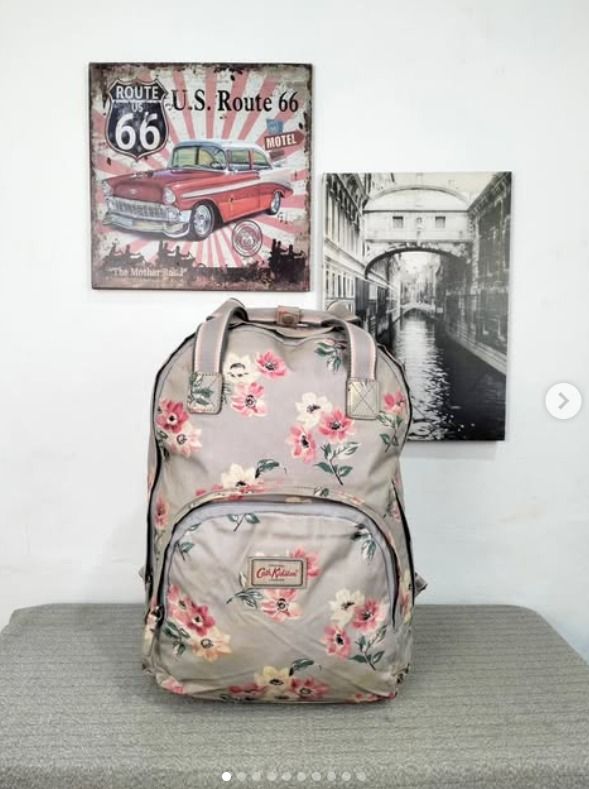Cath Kidston Backpack Tas Ransel Wanita (Kategori: Tas & Dompet Wanita) berada di Tanjungpinang. Dikirim oleh tas_bsg (ID iklan 1451094694, Gambar 1). Deskripsi: 110726 _________________________ Cath Kidston Backpack 💥Ukuran : 40 x 30 x 10 💥Good Condition 💥Harga : 200k . Order ⚡️Fase respon Wa : 0858-3143-5787 💰Marketplace ready + admin 25% . 📌Tanjung Pinang - Indonesia Terima Kasih dan Terima Borongan.