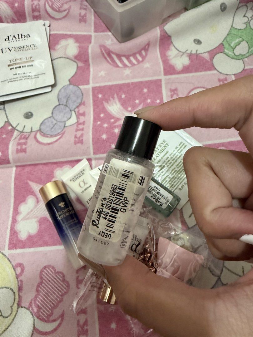 Chanel Hydra Beauty Micro Liquid Essence (Category: Face Care) located in Las Pinas. Submitted by gmonteros (Listing ID 1451108014, Image 2). Description: .