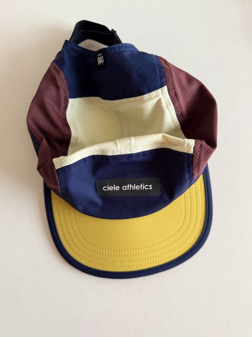 Ciele Go Cap Field (Category: Hats & Beanies) located in Quezon City. Submitted by kfrys (Listing ID 1450959400, Image 1). Description: Used 3x Size:m/l.