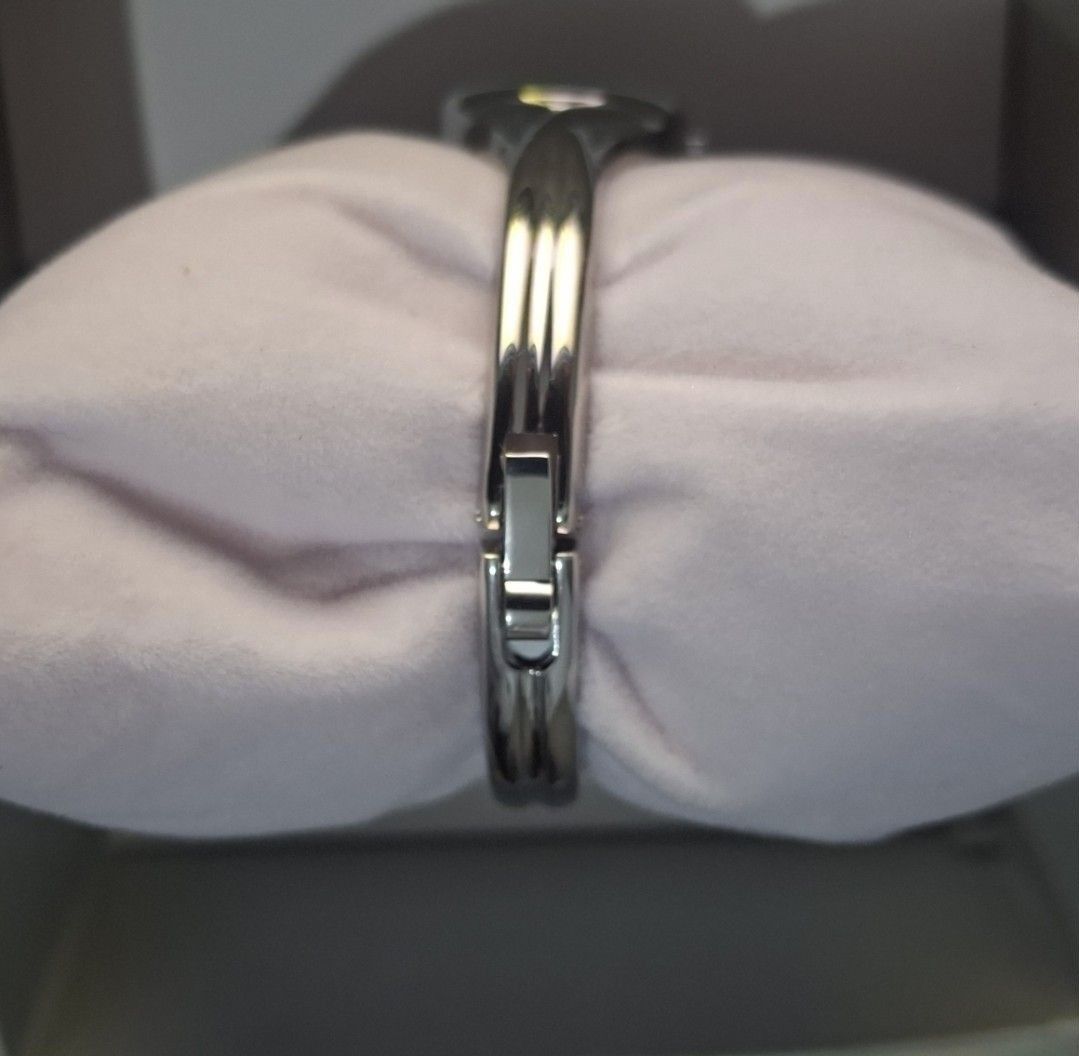 Citizen Bangle Watch (Black Dial) (Category: Women's Watches) located in Rosario. Submitted by ccc_declutter (Listing ID 1451104132, Image 3). Description: Citizen Bangle Watch (Black Dial) 🚚 𝑭𝑹𝑬𝑬 𝑺𝑯𝑰𝑷𝑷𝑰𝑵𝑮 if Jnt 💲Originally 5k+ 📦 comes with a box 💰 payment first before delivery 💳 BPI or Gcash 🛎 feel free to inquire 📷 𝐀𝐂𝐓𝐔𝐀𝐋 𝐏𝐇𝐎𝐓𝐎𝐒 were used.