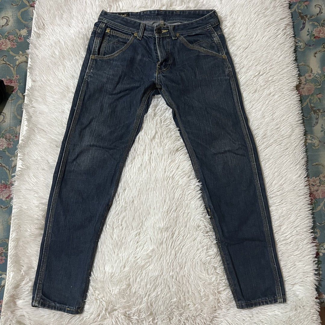 LEE Denim Jeans for Men (Category: Jeans) located in Manila. Submitted by venizz (Listing ID 1450957480, Image 2). Description: ✨Details: ✅Size: 29 ✅Length: 34 ✅Leg Size: 21 inches ✅Hem Size: 11 inches ✅Mid Rise ✅Good As New 🔥 Perfect for: ✔️ Y2K Fits ✔️ Vintage Streetwear ✔️ Retro Everyday Outfits ✔️ Archive Denim Collections 💵 Selling Price: From ₱600 to ₱270 ONLY 📌 First to pay, first to get. 🚚 Ships nationwide via J&T .