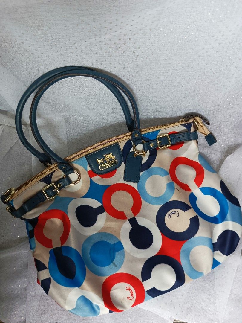 Coach Ashley OP Art Print Satchel (Category: Shoulder Bags) located in Manila. Submitted by sabrinacalin (Listing ID 1451092283, Image 1). Description: Coach Ashley OP Art Print Satchel Length : 44cm Width : 12cm Height: 34cm Original/Authentic Actual and Detailed Pictures are Posted Pick Up at One Oasis condominium ortigas extension pasig city Or Delivery via Lalamove,Jnt, LBC cod/cop JNT (payment first basis,gcash) THANKYOU!.
