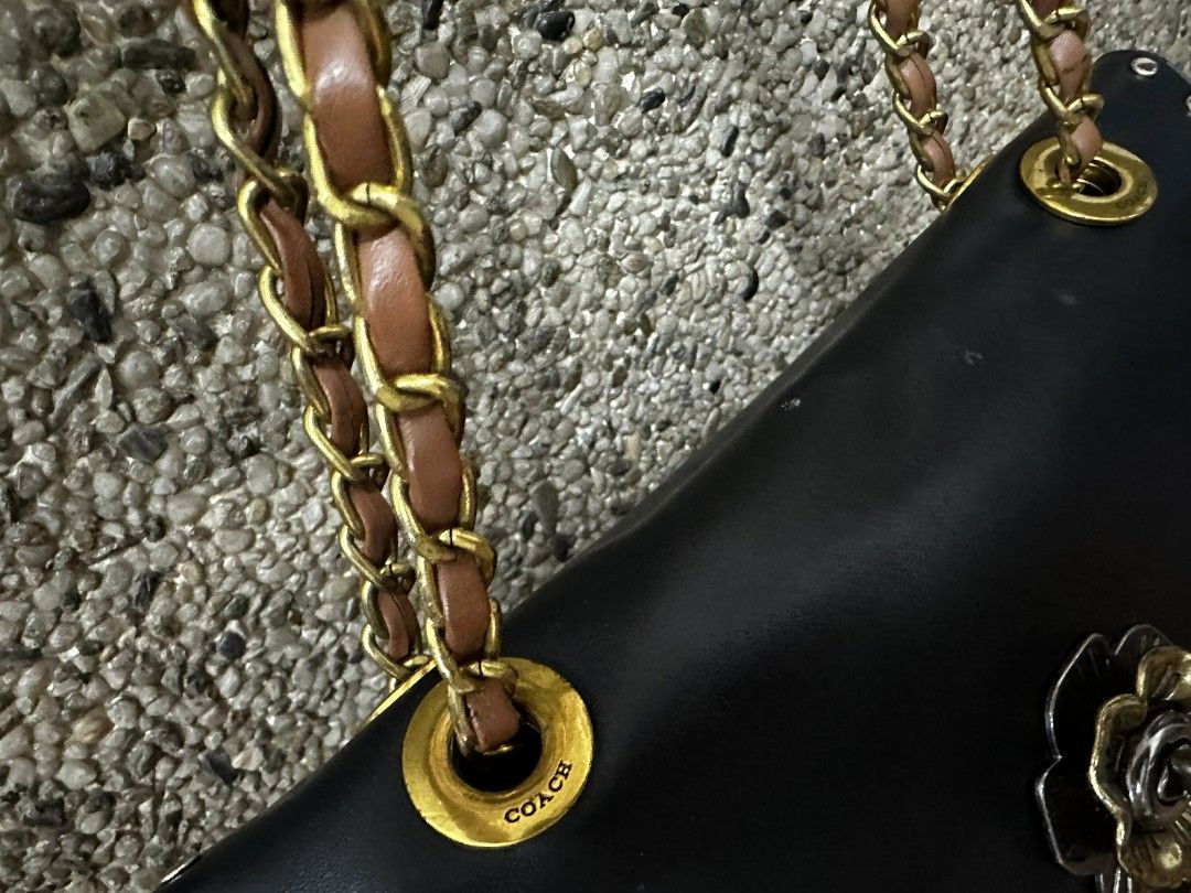 Coach Parker shoulder bag (Category: Shoulder Bags) located in Angeles City. Submitted by aiscanday (Listing ID 1450995498, Image 3). Description: Japan Korea source NASA pic na lahat details including Yung flaws my dumikit pwede NMAN matagal yan.