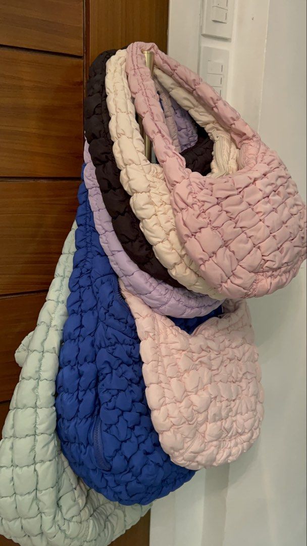 COS puffer quilted bags (Category: Luxury Bags & Wallets) located in Manila. Submitted by mariantim76369 (Listing ID 1450939131, Image 1). Description: 1800 each .
