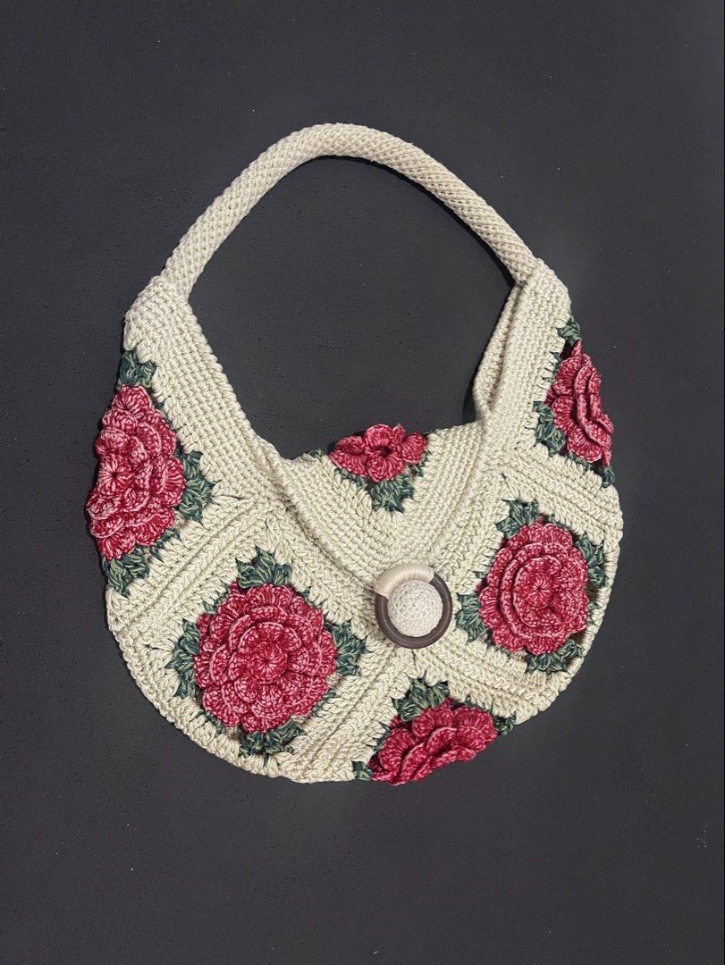 Crocheted Rose Bag (Category: Tote Bags) located in Santa Cruz, Pampanga. Submitted by httpschayo (Listing ID 1451089251, Image 1). Description: Crocheted Rose Bag — faded ang kulay ng roses sa exterior — walang inner lining kaya ‘di pwede paglagyan ng maliliit na gamit.