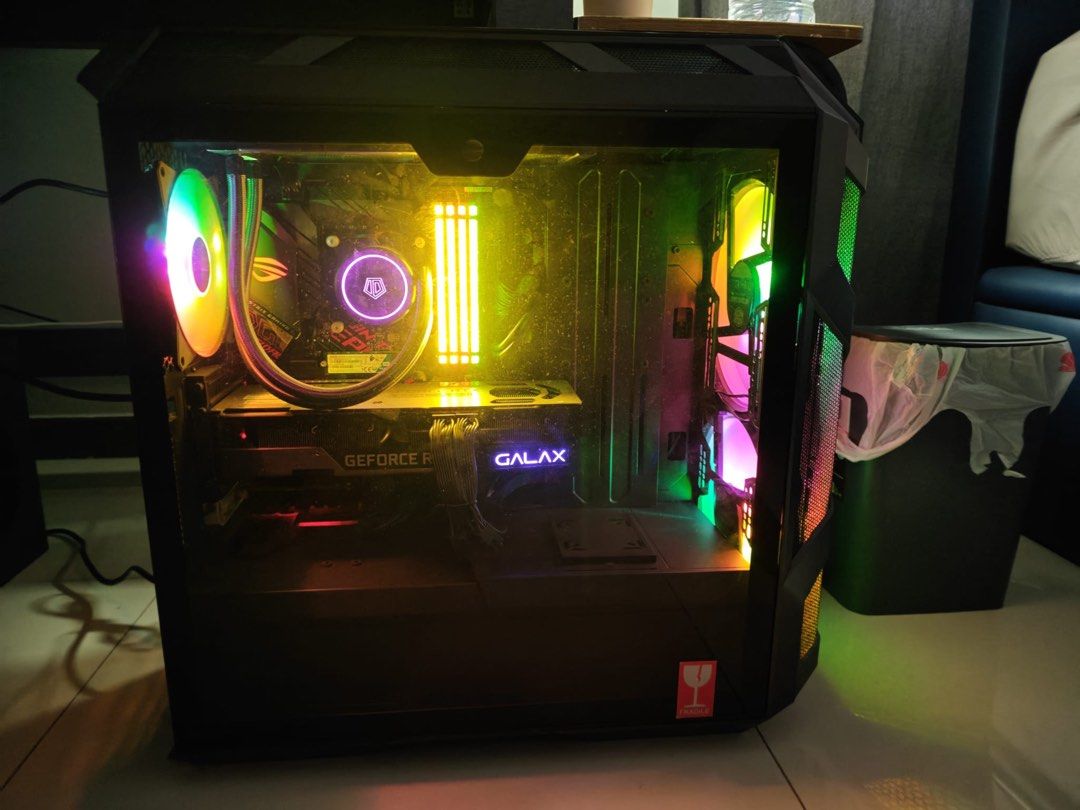 Custom Gaming PC with RGB Lighting515435812168017921