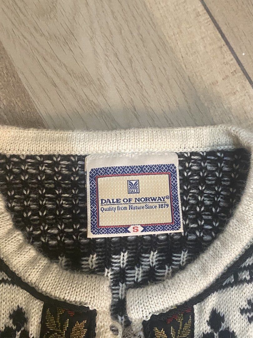 DALE OF NORWAY (Category: Luxury Apparel) located in Baggao. Submitted by thriftninam (Listing ID 1451041535, Image 3). Description: VINTAGE DALE OF NORWAY KNITTED(AUTHENTIC).