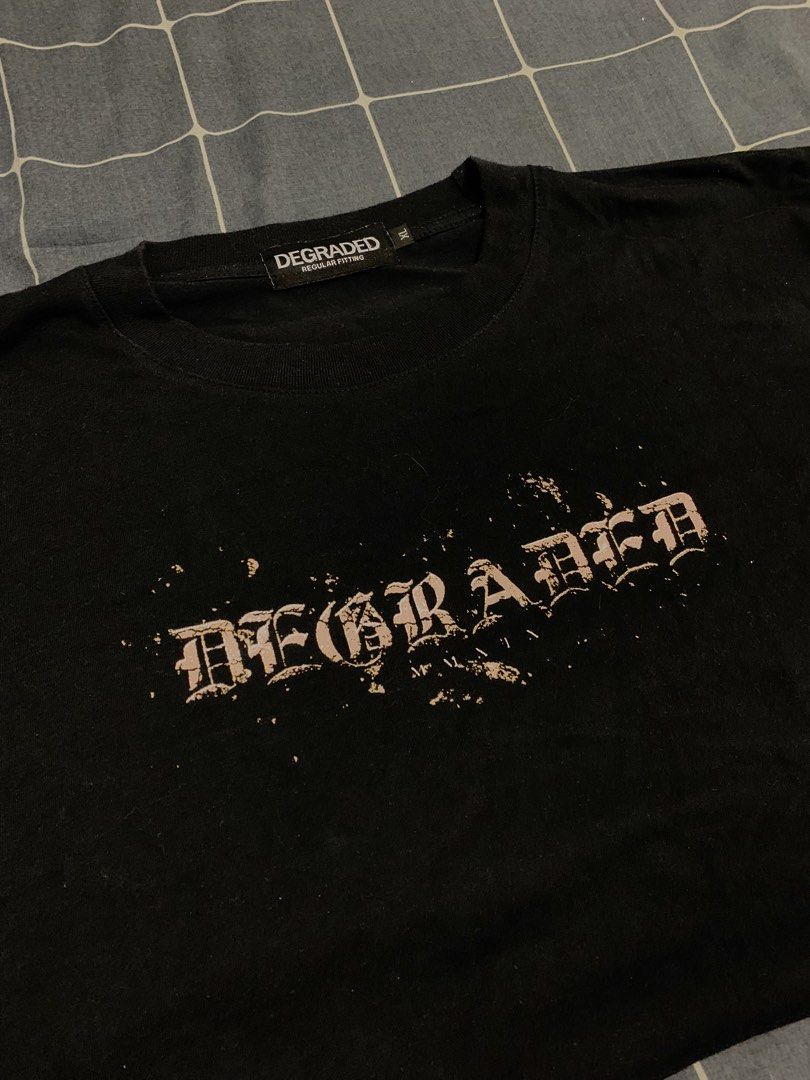 DEGRADED Regular Fitting Black T-shirt (Category: Tshirts & Polo Shirts ) located in Antipolo. Submitted by kenet13 (Listing ID 1451010773, Image 1). Description: 3 times lang nagamit then natambak na. Used but not abused‼️ Size: Large to XL Ganda ng tela nito.
