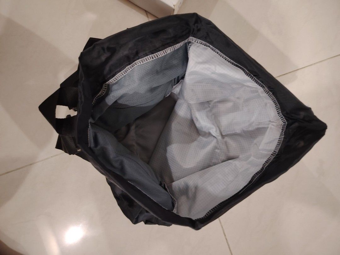 DEO BAG (Category: Backpacks) located in Singapore. Submitted by bgnn0 (Listing ID 1451069552, Image 2). Description: .