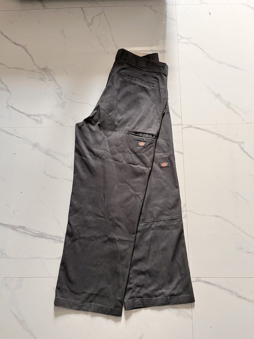 Dickies Double knee Double Patch (Category: Jeans) located in Vigan. Submitted by vaelthrii (Listing ID 1451033296, Image 1). Description: Dickies Double Knee Double Patch AUTHENTIC ✅✅✅ Very good condition W:34-35 L:41 Leg hole:10 Issue: cut tag ₱1,200 free ship.