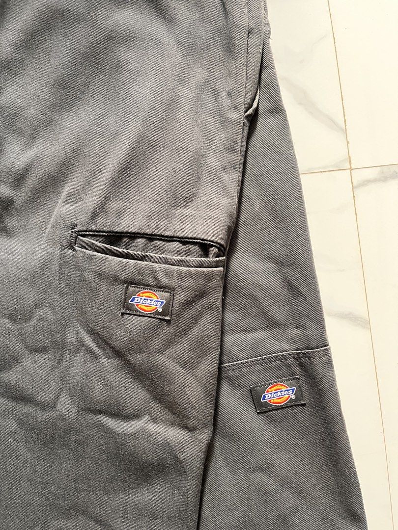 Dickies Double knee Double Patch (Category: Jeans) located in Vigan. Submitted by vaelthrii (Listing ID 1451033296, Image 3). Description: Dickies Double Knee Double Patch AUTHENTIC ✅✅✅ Very good condition W:34-35 L:41 Leg hole:10 Issue: cut tag ₱1,200 free ship.