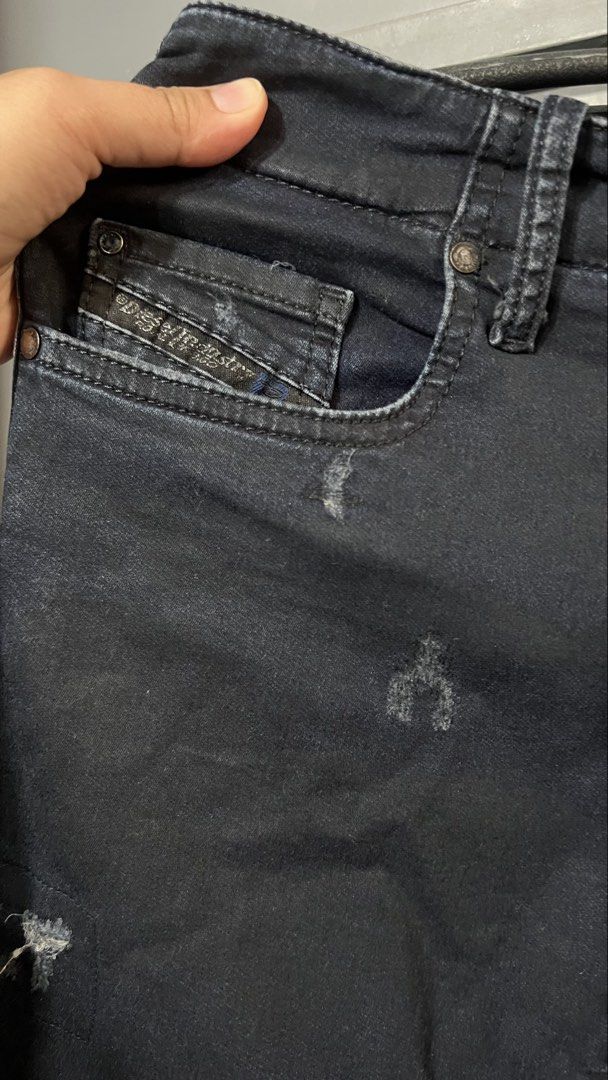 DIESEL STRETCH JEANS (Category: Jeans) located in Baguio. Submitted by vercale (Listing ID 1451039342, Image 3). Description: DIESEL STRETCH JEANS Size 27 Brand New Condition Stretch No flaws Dark color in Actual From Personal Box .