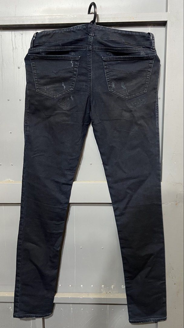 DIESEL STRETCH JEANS (Category: Jeans) located in Baguio. Submitted by vercale (Listing ID 1451039342, Image 2). Description: DIESEL STRETCH JEANS Size 27 Brand New Condition Stretch No flaws Dark color in Actual From Personal Box .