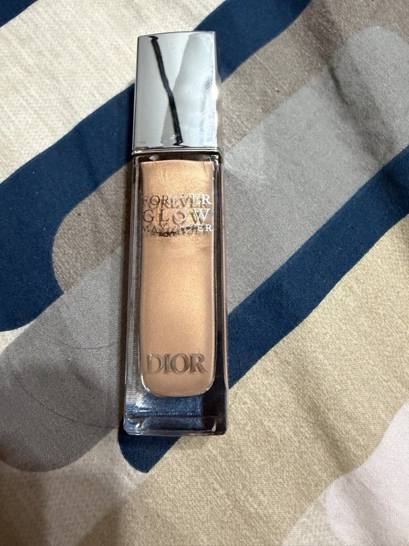 Dior Gold Illuminator / Liquid Highlighter (Category: Makeup) located in Quezon City. Submitted by glitchandglamor (Listing ID 1451093269, Image 1). Description: •RFS: downsizing collection, opened in 10/2024, buy at your own risk, still smells like Dior’s signature elegant, powdery, and floral scent for the makeup • 80% product left.