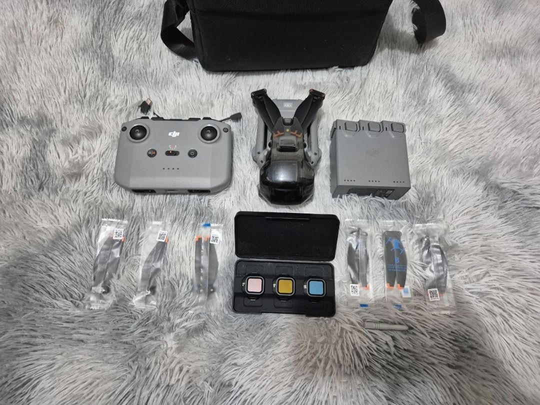 DJI Mini 5 Pro FMC complete set (Category: Drones) located in Manila. Submitted by gadjetseller122889 (Listing ID 1451045334, Image 3). Description: For Sale 38,000 DJI Mini 5 Pro FMC complete set Aircraft DJI RC-N3 Flight battery x3 Two way charging hub Shoulder bag ND Filter Set 6 set of propeller Cycle count 4, 6, 6 Meet up Q.C Batasan, Commonwealth, Fairview, SJDM Bulacan Marikina Nangka Marikina or San Mateo, Rizal. Pwede shipping via JNT or
