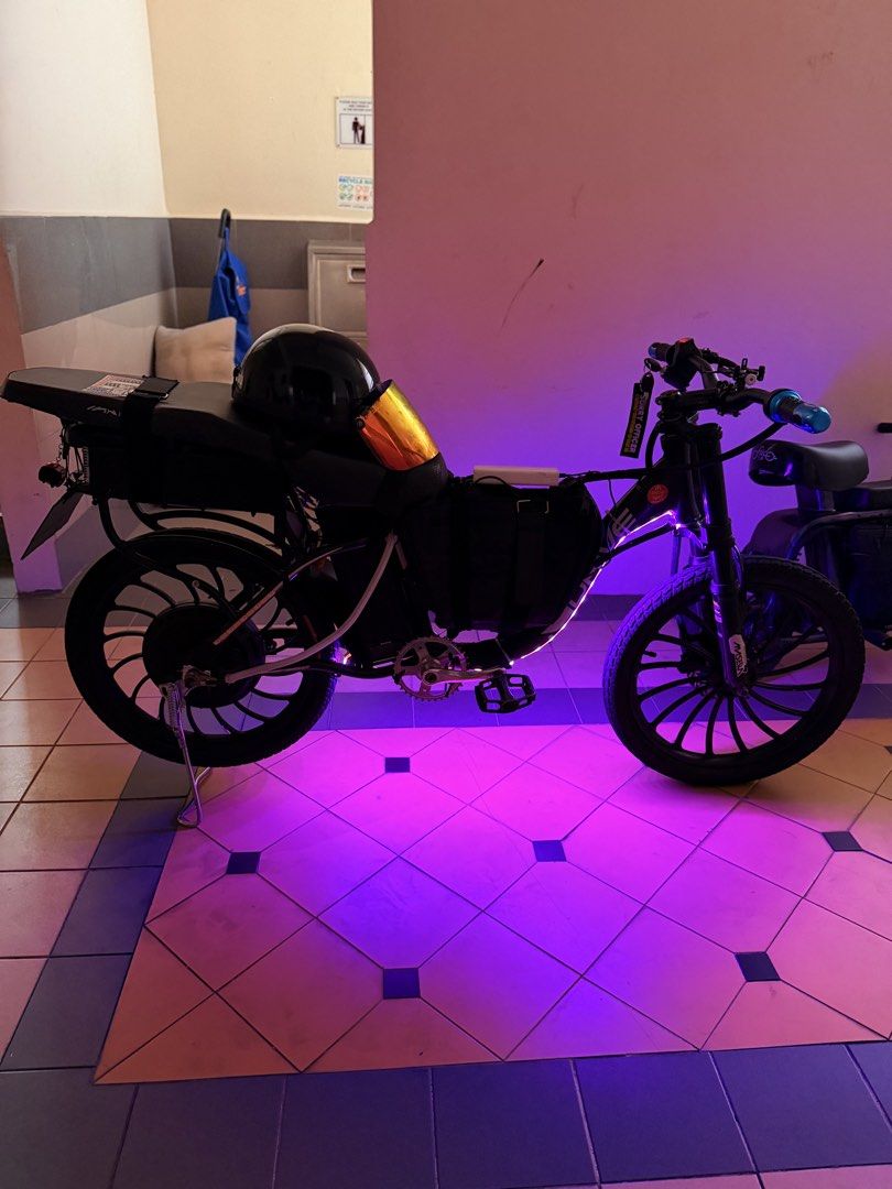 eco setup (Category: E-Scooters & E-Bikes) located in Singapore. Submitted by ilovedodgetunebattery (Listing ID 1451096161, Image 2). Description: wts eco zl 1kw 60a keli suspension fork purple underglow front zl wheel white koso lf 1k setup fb 1.7k.