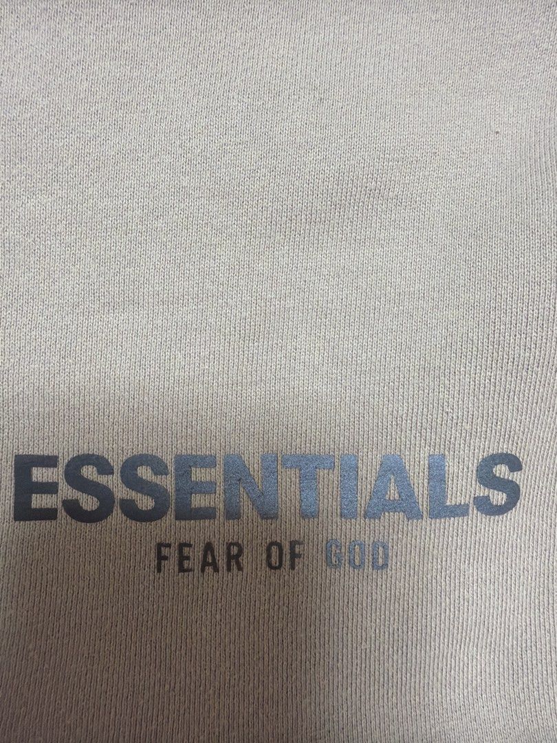 Essentials （分類：短褲）位於 Hong Kong。 由 queenog 提交（商品編號 1451081643，圖片 6）。簡介： Size S 30-31”waist Length 16.5” With pockets Sf buyer pay 。