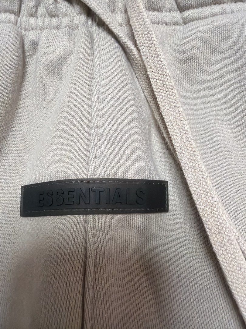 Essentials （分類：短褲）位於 Hong Kong。 由 queenog 提交（商品編號 1451081643，圖片 5）。簡介： Size S 30-31”waist Length 16.5” With pockets Sf buyer pay 。
