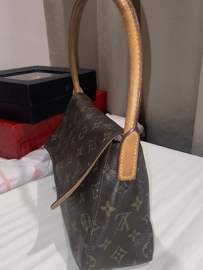 For Sale Louis Vuitton Mini Looping Monogram (Category: Luxury Bags & Wallets) located in Manila. Submitted by adamgabriel01 (Listing ID 1451077260, Image 2). Description: .