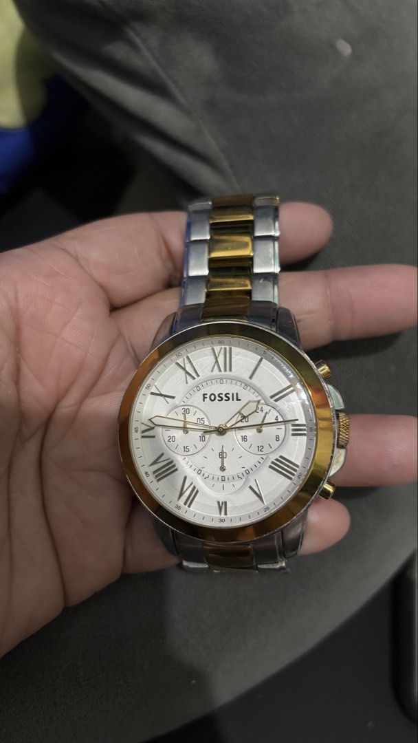 Fossil Watch Grant Two Tone (Category: Men's Watches) located in Manila. Submitted by declutterqueen25 (Listing ID 1450987797, Image 2). Description: OG With box and paper bag pa po No issue but pls manage expectation Rarely used lang marami watch si hubby Rfs: Decluttering lang si hubby.