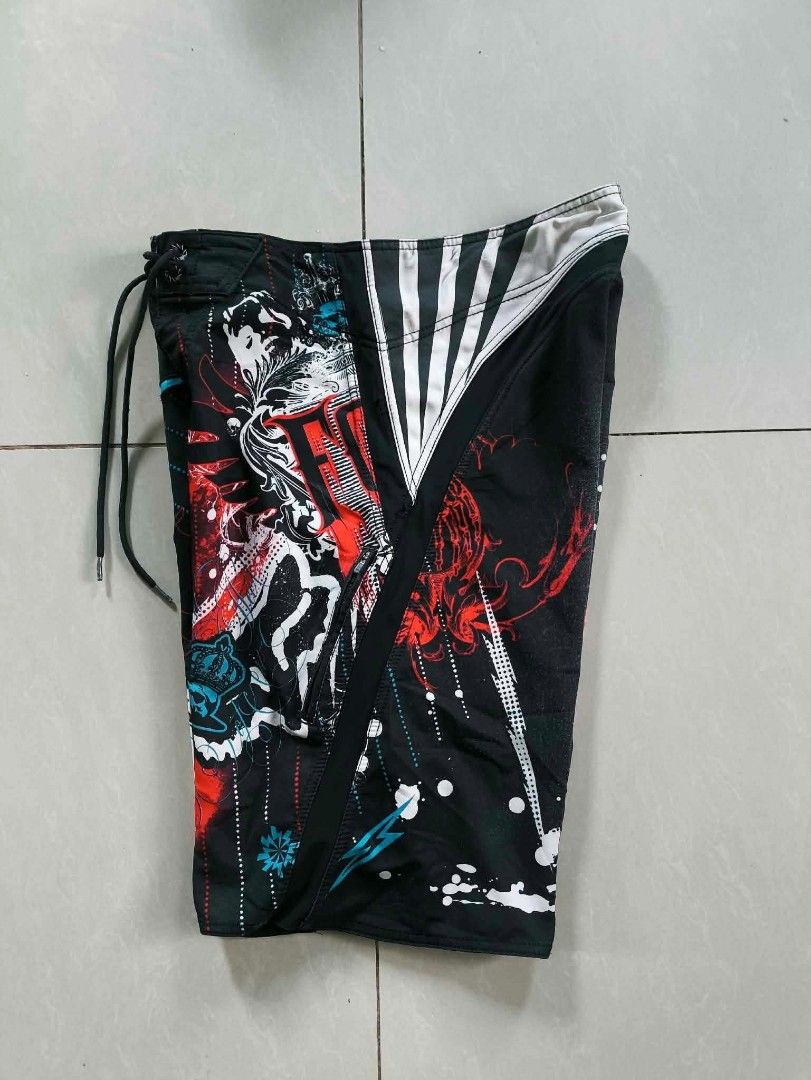 Fox Board Shorts (Category: Shorts) located in Tayabas. Submitted by renew.revibe (Listing ID 1451057494, Image 3). Description: Fox Board Shorts Good Condition May gasgas sa puwitan 32-34W / 22L 400 +SF.