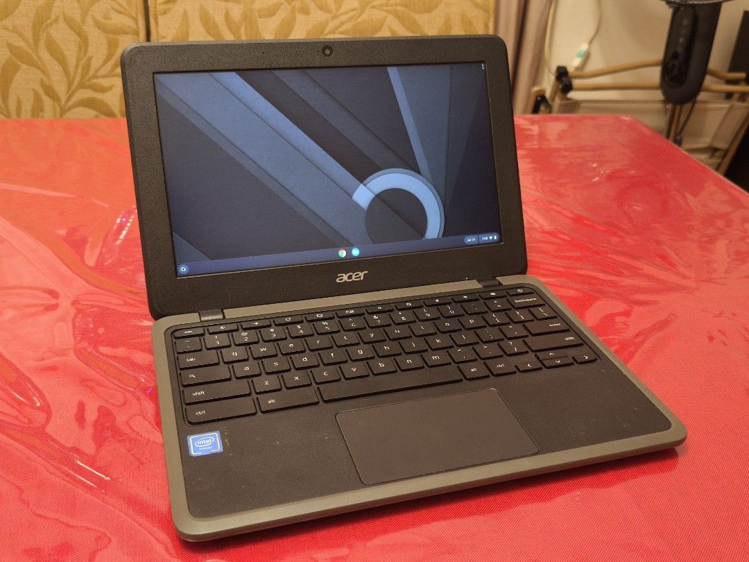 BUNDLE (Category: Laptops & Notebooks) located in Kuala Lumpur. Submitted by jonathanwky23 (Listing ID 1451094448, Image 2). Description: Price: RM199 -Acer Chromebook (Black) -USB and USB-C ports -Comes with Free Earbuds -Ideal for school or work -Ready for a new owner -89% Battery Health (Good) Can meetup at USJ area or postage (RM10 West Malaysia) Only accept TNG or COD.