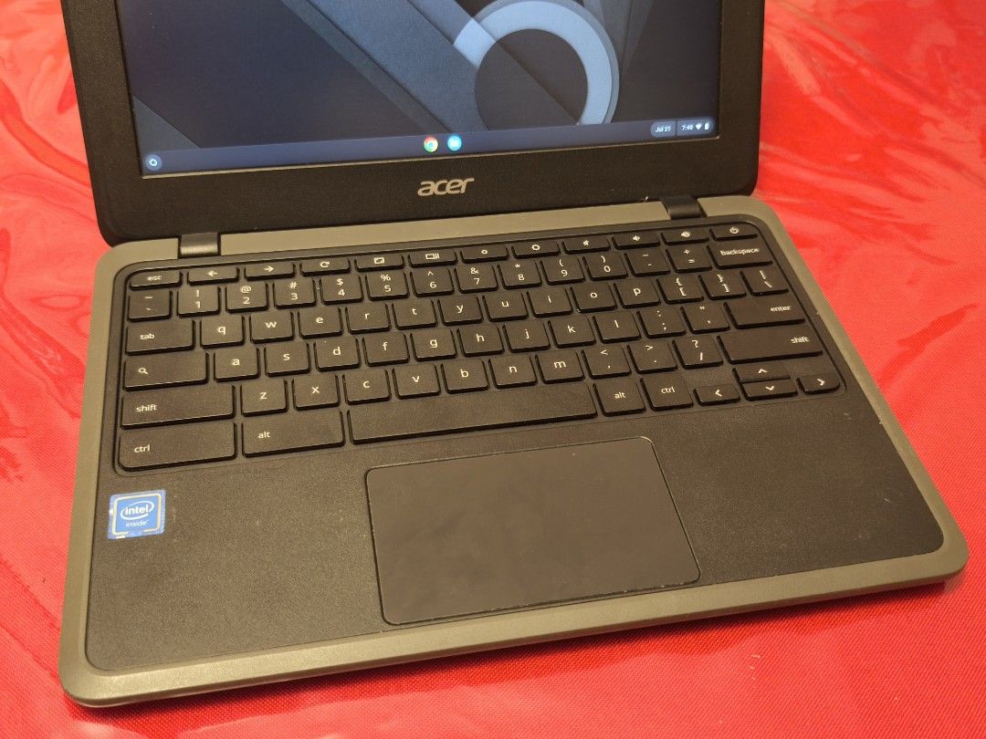 BUNDLE (Category: Laptops & Notebooks) located in Kuala Lumpur. Submitted by jonathanwky23 (Listing ID 1451094448, Image 3). Description: Price: RM199 -Acer Chromebook (Black) -USB and USB-C ports -Comes with Free Earbuds -Ideal for school or work -Ready for a new owner -89% Battery Health (Good) Can meetup at USJ area or postage (RM10 West Malaysia) Only accept TNG or COD.