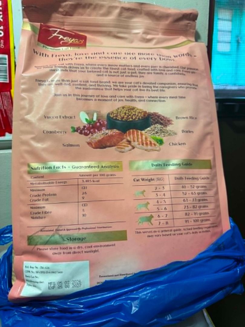 Freya Cat Food - 5kg (Category: Pet Food) located in Makati City. Submitted by tramda (Listing ID 1451083458, Image 2). Description: P849 - Manila area near Makati Freya Cat Food (5kg) 🐱 Complete and balanced dry food for adult cats. 🍗 Made with animal protein to help support muscle maintenance. ✨ Contains essential vitamins and minerals for overall health. 🦷 Crunchy kibble helps support dental hygiene. 💩 Formulated to support healthy digesti