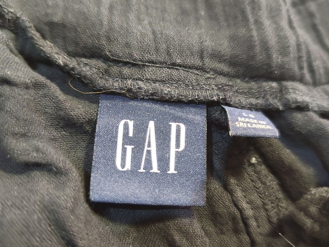 Gap (Category: Activewear) located in Manila. Submitted by daveang222 (Listing ID 1451079430, Image 3). Description: Gap Short Dimes W 33 x L 16.