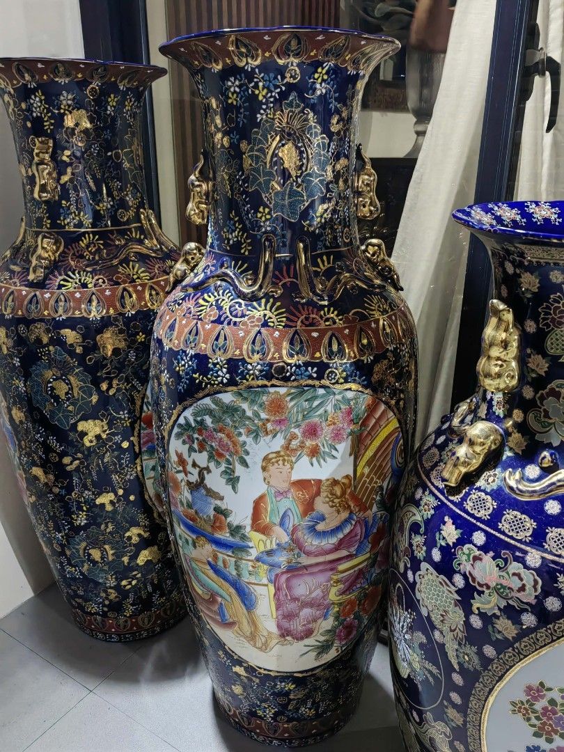 Giant Antique Vase Jar (Category: Vases & Decorative Bowls) located in Las Pinas. Submitted by kachingclothes (Listing ID 1446788715, Image 2). Description: 3500 each po. perfect for front door decoration so that the space won't look empty.