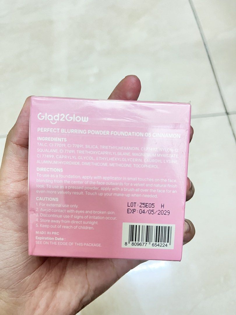 GLAD2GLOW G2G powder foundation code 05 (Category: Makeup) located in Kuantan. Submitted by saljimin (Listing ID 1451092039, Image 3). Description: rm10 only , postage rm8. sealed tk pernah guna. boleh pm or ws 01110767820.