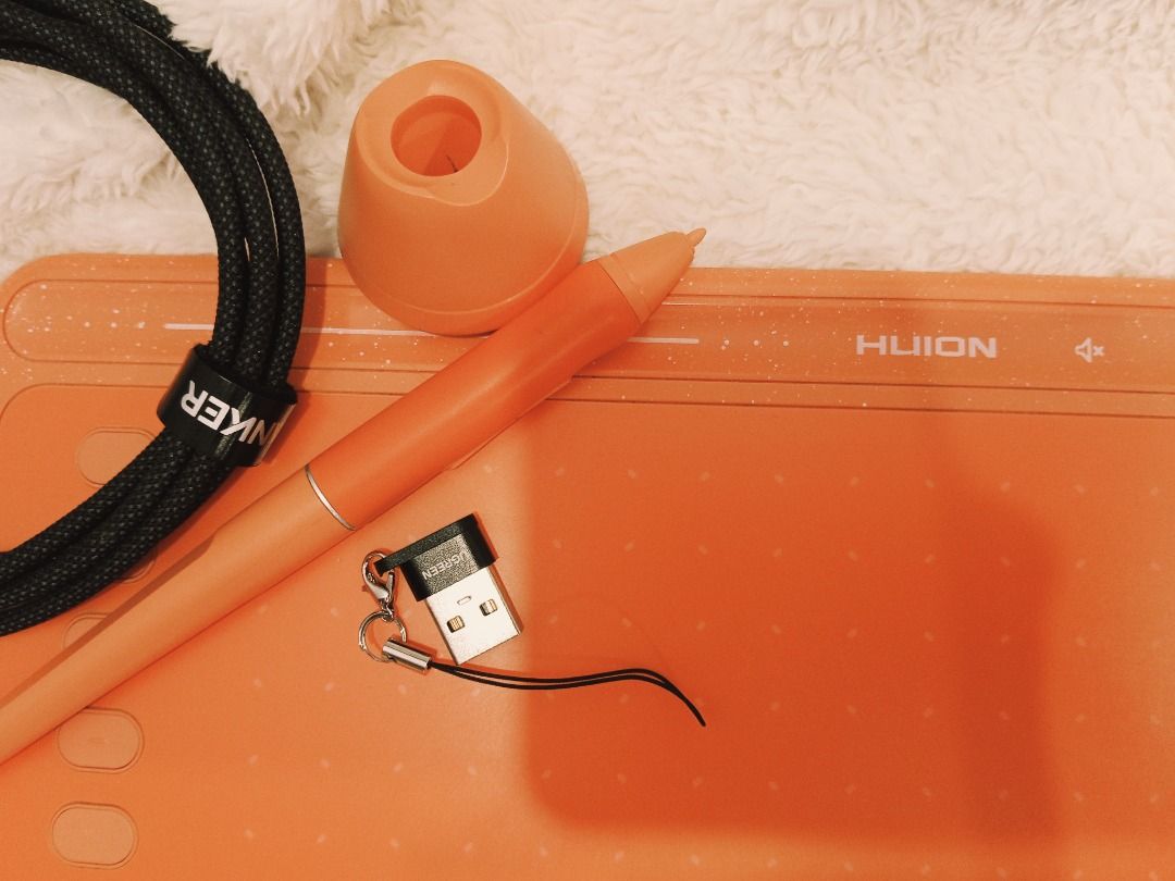 Huion HS611 Graphic Tablet in Coral (Category: Others) located in Caloocan City. Submitted by noul_eons (Listing ID 1451058713, Image 1). Description: Original Huion HS611 pen tablet in Coral All buttons working Pen tablet working well with no issues Program can be customized thru the Huion App No Box Issue: cosmetics Inclusions: Pen Tablet Original battery-free Huion pen 8 nibs + Pen holder Anker chord 6ft (great for charging devices as well) + 