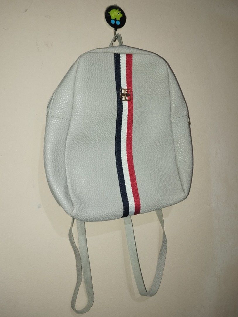 Gray Mini Backpack (Kategori: Tas & Dompet Wanita) berada di Tangerang. Dikirim oleh shira_closet (ID iklan 1451022191, Gambar 1). Deskripsi: Good Condition.