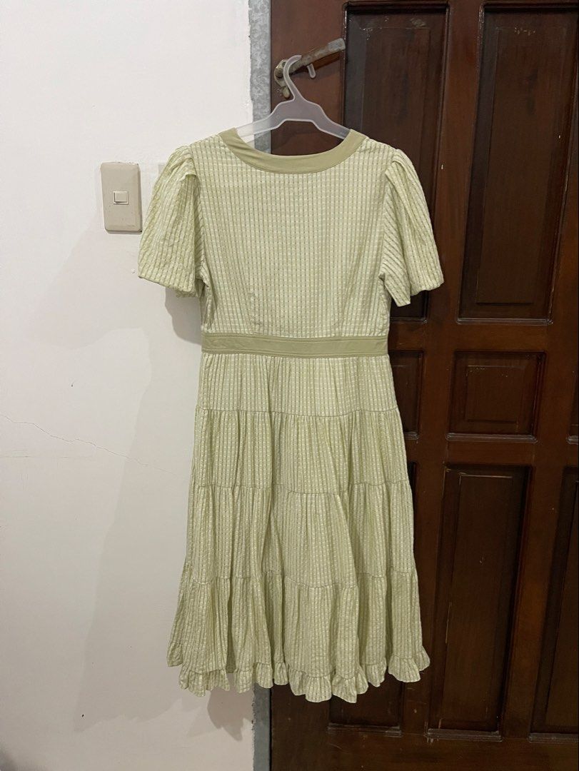Green Midi Dress (Category: Dresses) located in Santa Cruz, Pampanga. Submitted by httpschayo (Listing ID 1451070734, Image 2). Description: Green Midi Dress • no WHEN WORN pics overall length: “42 — medida sizing — small to SEMI med — complete buttons (nao-open lahat) — NOT recommended sa mga malalaki ang bust size .