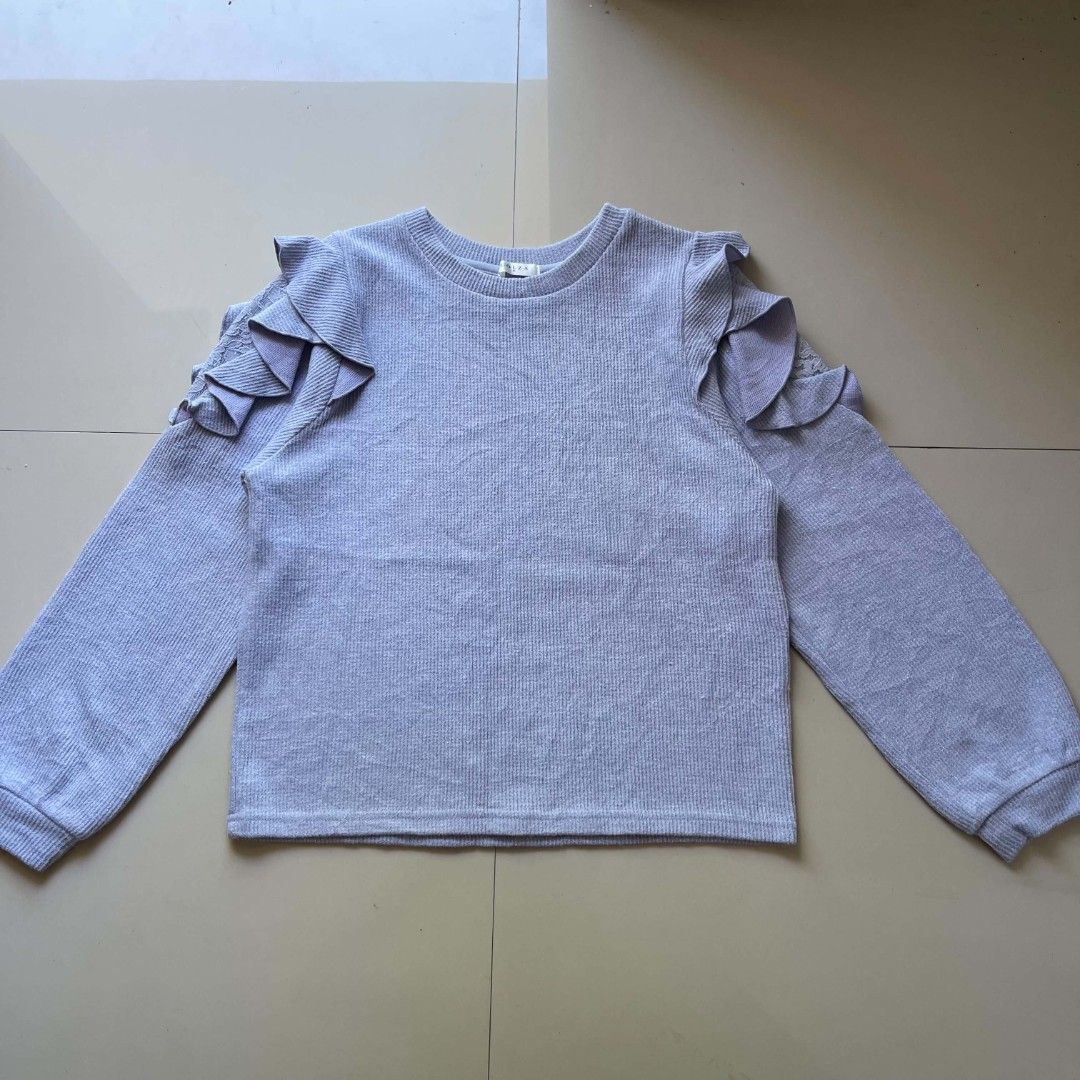 Grey Ribbed Long Sleeve Top with Ruffle Shoulders (Category: Longsleeves) located in Manila. Submitted by daemon10 (Listing ID 1450943510, Image 1). Description: - Grey ribbed long sleeve top - Features cute ruffle details on the shoulders - Comfortable and stylish for everyday wear - Easy to pair with jeans or skirts - A great addition to your wardrobe.