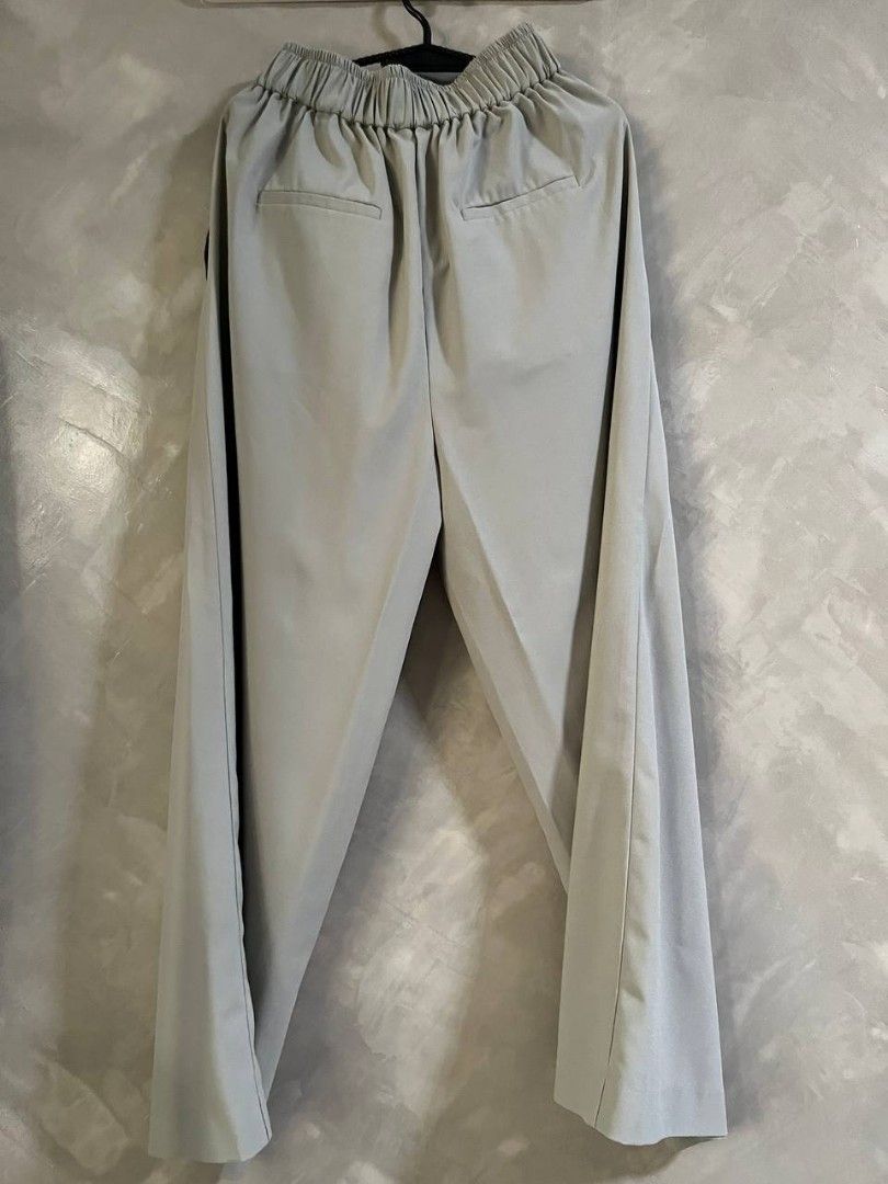 Grey Wide Leg Elastic Waist Pants (Category: Other Bottoms) located in Quezon City. Submitted by ans_23 (Listing ID 1450993860, Image 2). Description: - Brand: Élan - Color: Grey - Style: Wide leg pants - Size: Medium - Features: Elastic waistband at the back, two back pockets - Versatility: Perfect for casual outings or work attire.