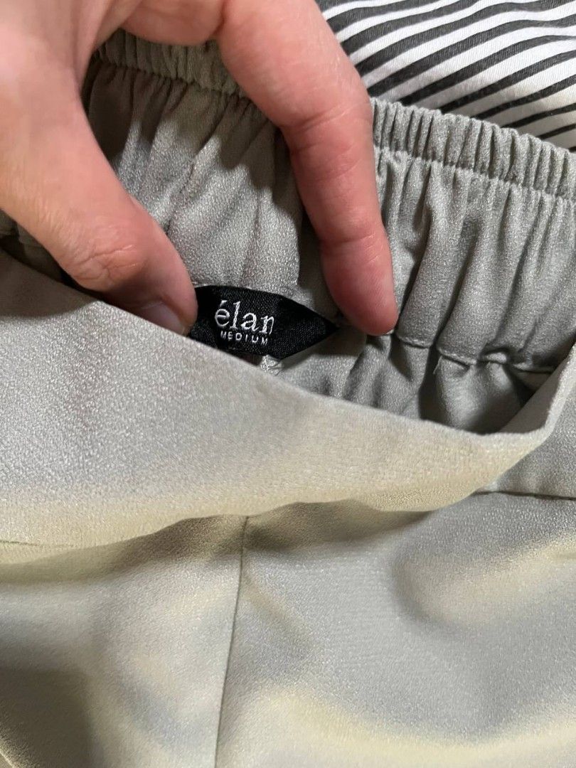 Grey Wide Leg Elastic Waist Pants (Category: Other Bottoms) located in Quezon City. Submitted by ans_23 (Listing ID 1450993860, Image 3). Description: - Brand: Élan - Color: Grey - Style: Wide leg pants - Size: Medium - Features: Elastic waistband at the back, two back pockets - Versatility: Perfect for casual outings or work attire.