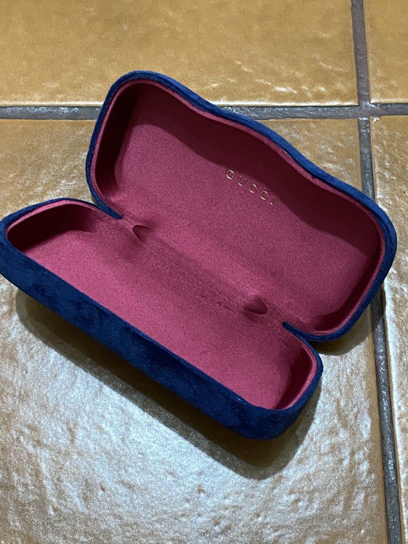 GUCCI Eyewear Hardcase (Category: Luxury Accessories) located in Taytay. Submitted by fromdoolig (Listing ID 1451122324, Image 2). Description: GUCCI Eyewear Hardcase New No Issue P680+sf Mode of Payment: Gcash only [Payment First] Courier Service: JNT or Lalamove [No Cop/d] alamove: Customer shall shoulder all fees.