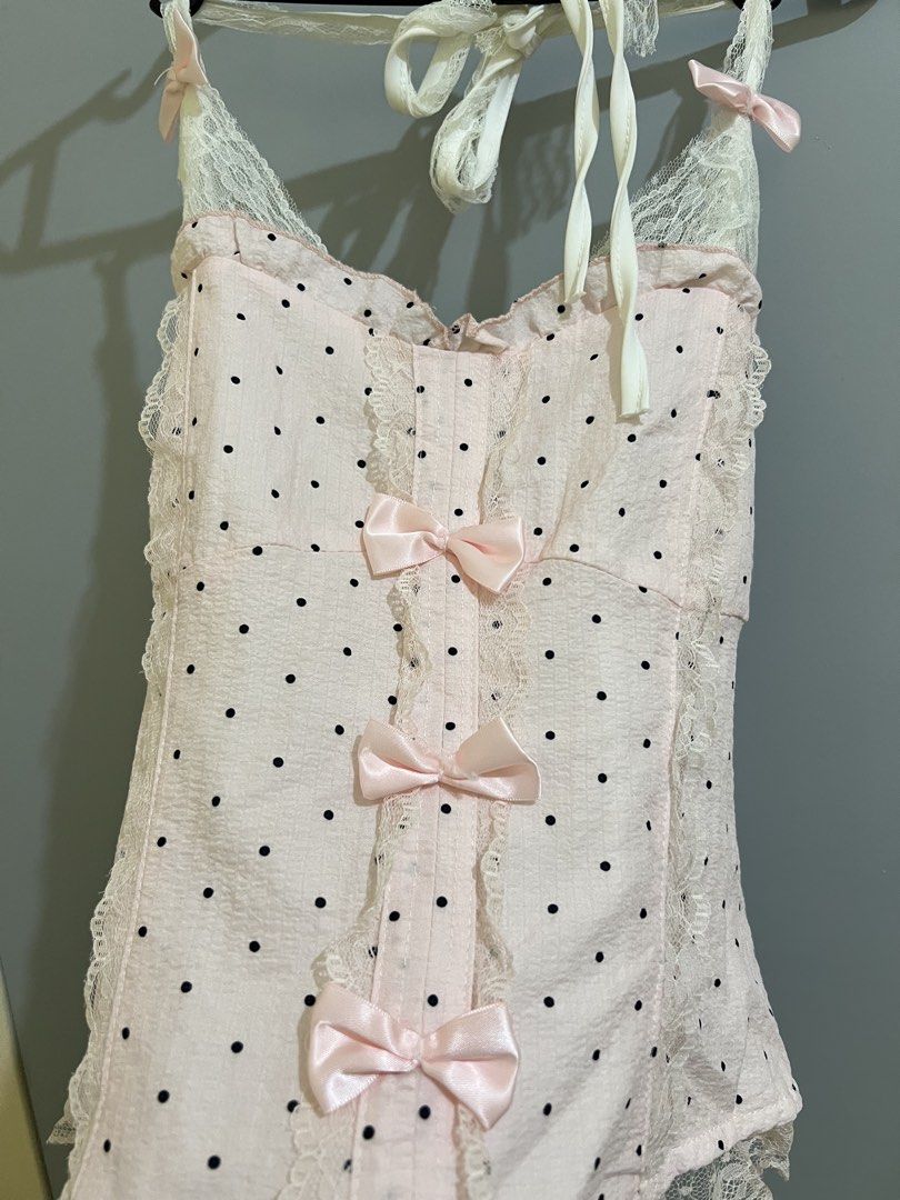 halter baby pink polka dots (Category: Sleeveless) located in Caloocan City. Submitted by beebbi (Listing ID 1451043561, Image 3). Description: never been used size: medium bust: 34-36 max.