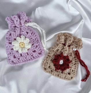 (Category: ) located in . Submitted by jewelleee (Listing ID 1451011779, Image 1). Description: .