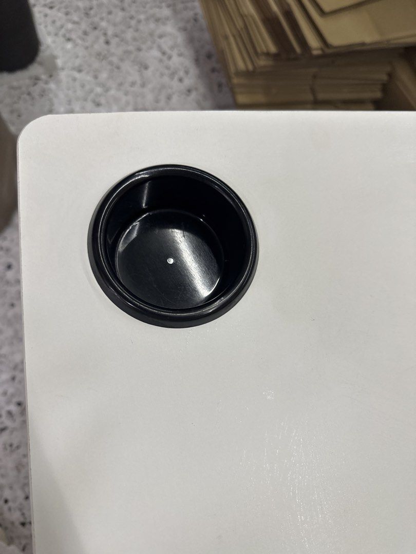 Height adjustable table (Category: Tables & Sets) located in Singapore. Submitted by lovehousesg (Listing ID 1451034339, Image 2). Description: Size pls see the last photo. It’s height adjustable table, standing desk. I have about 8sets. 1 table $100 Buy more give more discount. .