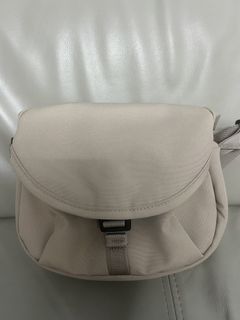 （分類：）位於 。 由 selling.goodsss 提交（商品編號 1441830640，圖片 1）。簡介： 。