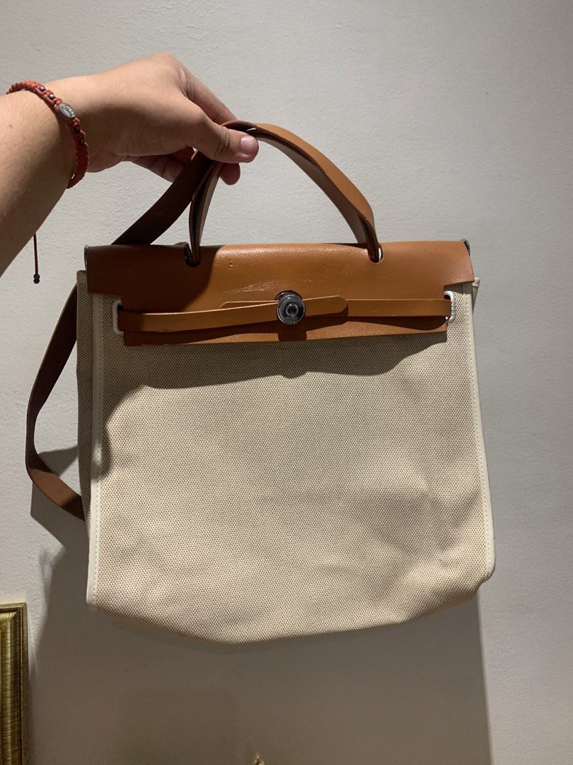 HerBag Canvas Beige (Category: Luxury Bags & Wallets) located in Manila. Submitted by moneymann888 (Listing ID 1451085821, Image 1). Description: Sf Buyer shoulder Fix price ‼️‼️‼️‼️‼️ As is Leather Canvas Beige No Refund upon purchase.