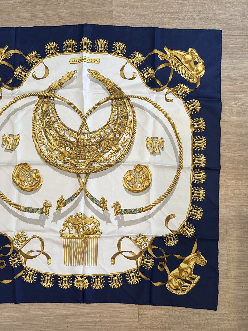 Hermes Silk Scarf “Les Cavaliers D’or by Rybaltchenko (Category: Scarves) located in Kuala Lumpur. Submitted by bestofferbundle (Listing ID 1450942881, Image 2). Description: Hermès Carré 90 – Les Cavaliers d’Or by Vladimir Rybaltchenko Hermès silk scarf Les Cavaliers d’Or rekaan Vladimir Rybaltchenko. ✔️ 100% Silk ✔️ Made in France ✔️ Saiz 90 × 90 cm ✔️ Condition cantik, sila refer gambar. Design bertemakan penunggang kuda dengan sentuhan klasik