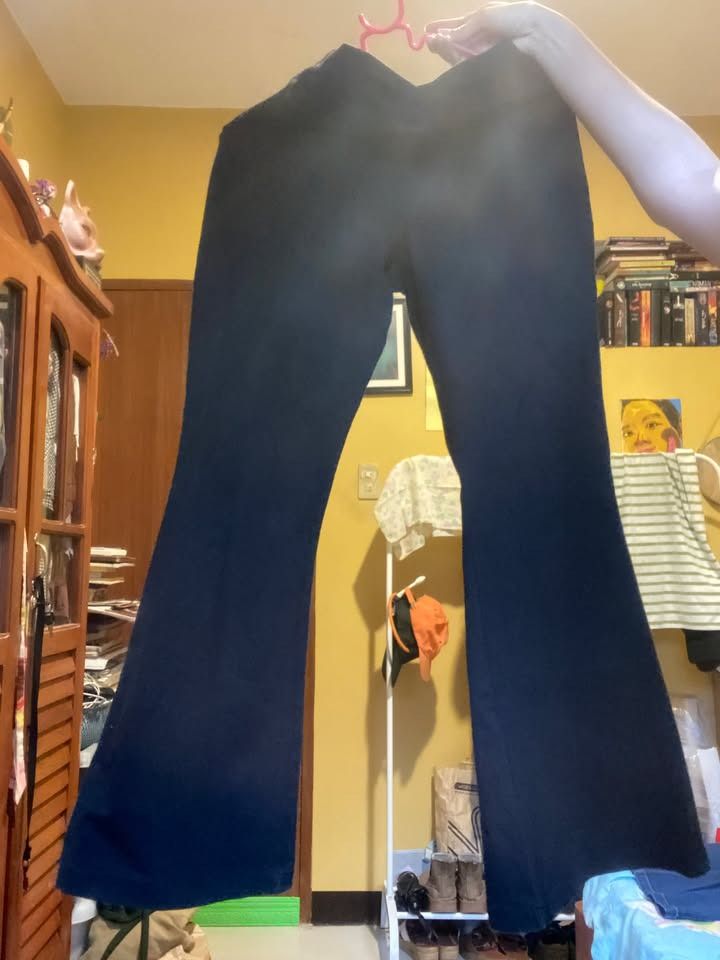 High-Waisted Bell Bottom Pants (Category: Other Bottoms) located in Cagayan de Oro. Submitted by offanglesandcolors (Listing ID 1450945905, Image 2). Description: Pre-loved high-waisted bell bottom pants in good condition. ✔️ Material: Polyurethane (stretchable) ✔️ Brand: Korean ✔️ Style: High-waisted bell bottom ✔️ Model reference: 47 kg, 5’3” height, 30” waist ✔️ Comfortable, stretchable fit ✔️ No major flaws 💸 Selling for ₱250 .