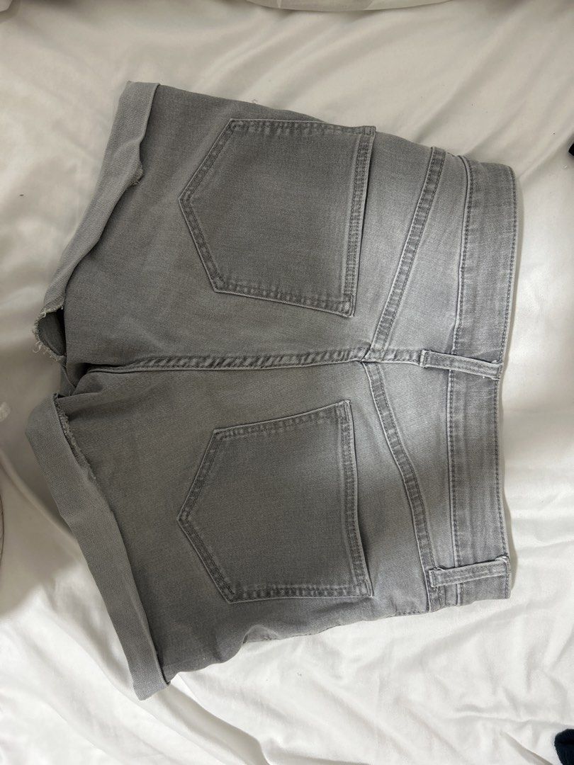 H&M Beach Gray Denim Shorts (Category: Shorts) located in Cabanatuan. Submitted by wompywompy (Listing ID 1451050803, Image 3). Description: .