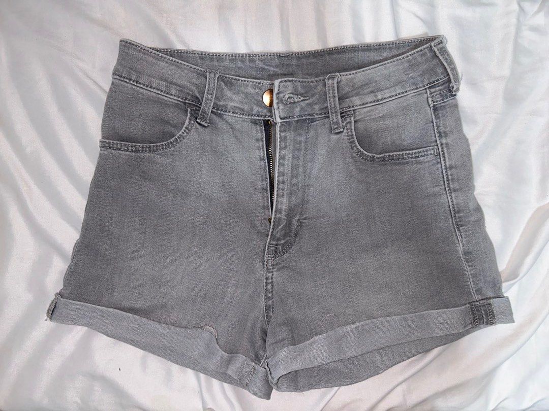 H&M Beach Gray Denim Shorts (Category: Shorts) located in Cabanatuan. Submitted by wompywompy (Listing ID 1451050803, Image 1). Description: .