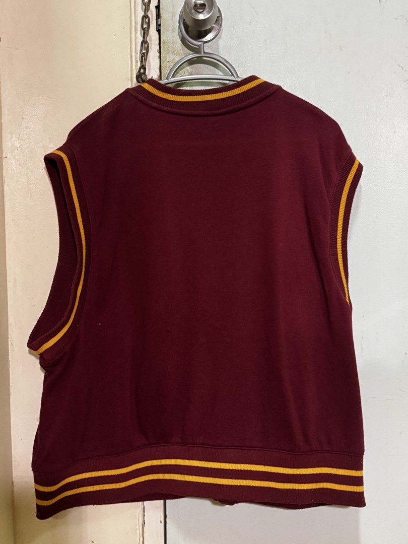 H&M “Moordale Dolphins” Vest (Large) (Category: Vests) located in Quezon City. Submitted by lemonsyellow (Listing ID 1451083383, Image 2). Description: H&M Size LARGE (L) RFS: Clearing out closet No Flaws QC BASED Shipping fee to be shouldered by buyer.