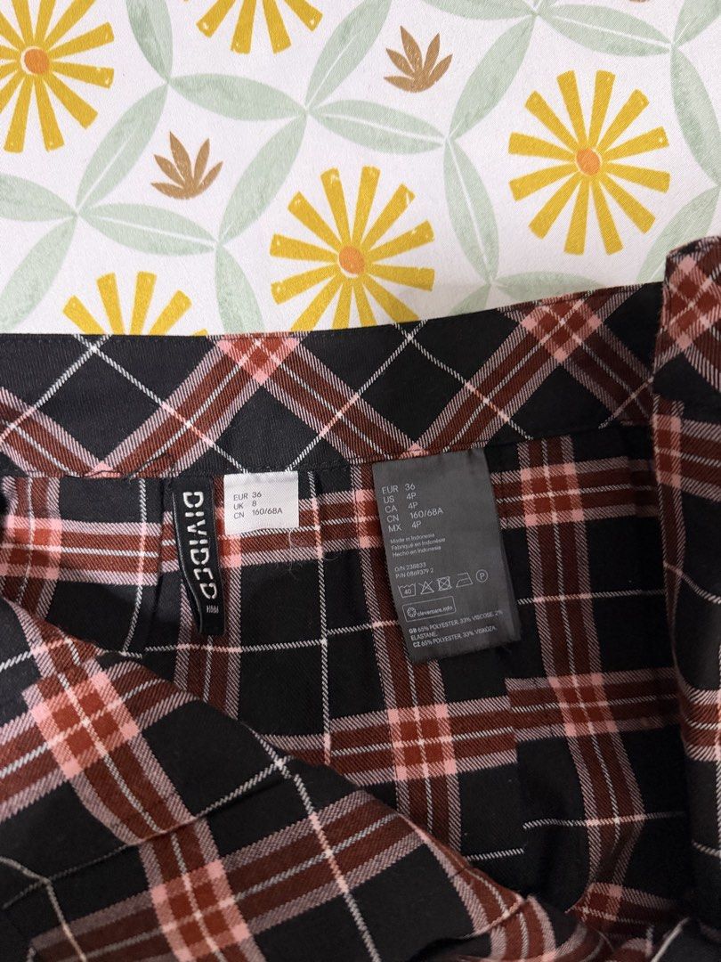 H&M Plaid Pleated Mini Skirt (Category: Skirts) located in Makati City. Submitted by herayne (Listing ID 1451084627, Image 3). Description: - H&M Black & Red Plaid Pleated Mini Skirt - Features side zipper and button closure - Estimated Size: EUR 36 - open for negotiations .