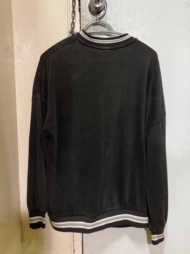 H&M Seattle Hockey Sweater (Extra Small) (Category: Coats, Jackets and Outerwear) located in Quezon City. Submitted by lemonsyellow (Listing ID 1451089162, Image 2). Description: H&M Size EXTRA SMALL (XS) *fits oversized. XS -> M RFS: Clearing out closet No Flaws QC BASED Shipping fee to be shouldered by buyer.